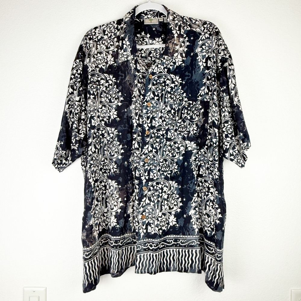Islantic Mens XL Navy Blue White Floral Batik Rayon Short Sleeve Button Up Shirt